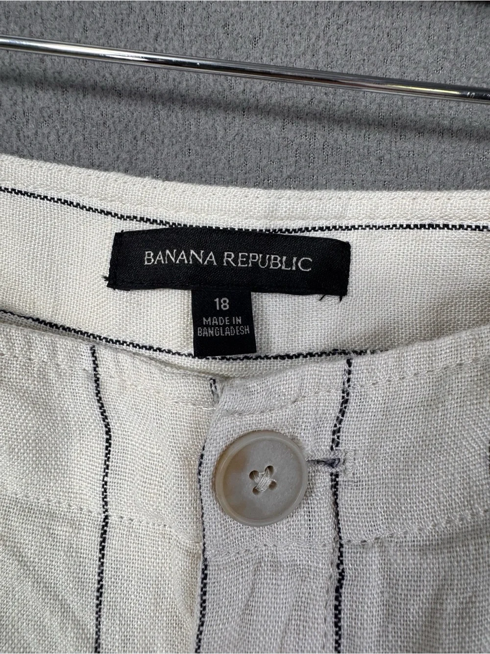 Banana Republic Cream w/ Navy Pinstripe 100% Linen Pleated Trouser Pants, 18